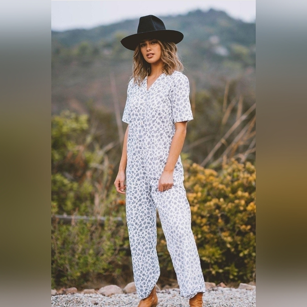 Bobbie Wren White/Blue Floral Print Pocket Button Jumpsuit Size XS NWT